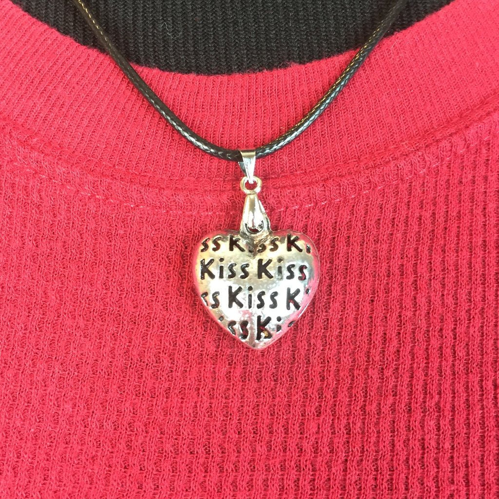 Kiss Necklace